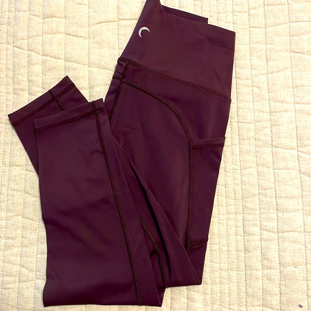 Plum brilliant pocket crop legging- size 4 like new